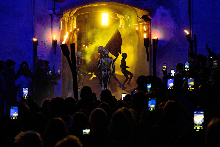 Verges (Girona) revive su tradición medieval con la impactante 'Dansa de la Mort' en la procesión de Jueves Santo