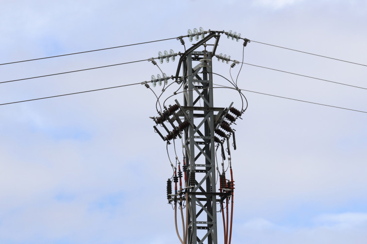 El precio de la luz se hunde: este sábado 1,72 €/MWh, el más bajo en un año