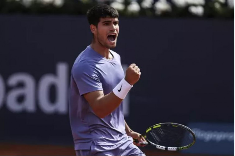 Alcaraz tumba a De Miñaur y se mete en semifinales del Godó