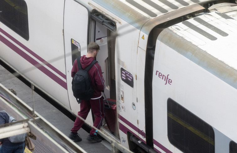 40 pasajeros atrapados 4 horas por una avería en un tren regional