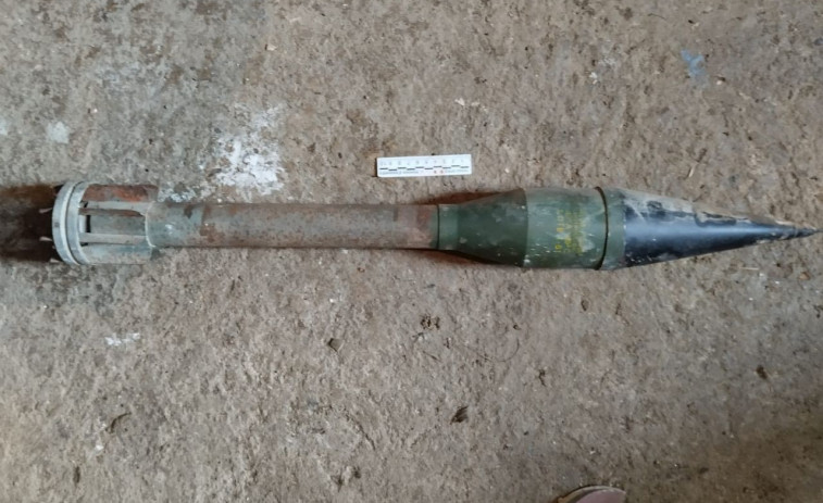 Hallan una granada cohete de la Guerra Civil en una masía de Gurb durante su limpieza