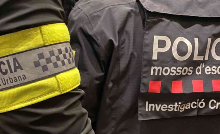 Ciudadanos hartos actúan: atrapan y golpean a un ladrón de relojes en pleno centro de Barcelona