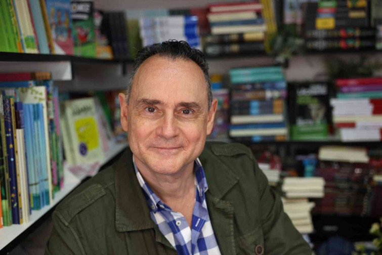 Agreden al coronel Pedro Baños durante la firma de libros de Sant Jordi en Barcelona