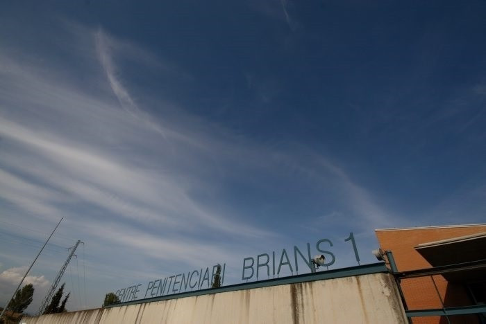 Un interno pega una paliza a tres funcionarios de la prisión Brians 1
