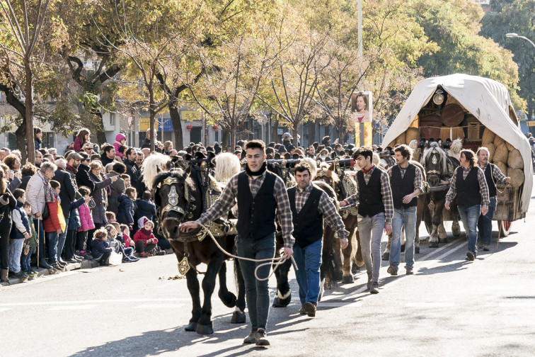 Barcelona revive sus raíces con la gran cabalgata de los Tres Tombs: más de 200 años de historia sobre ruedas
