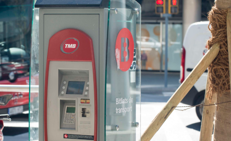 TMB moderniza las máquinas expendedoras del metro con pagos por Bizum y atención al cliente remota