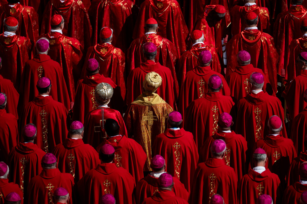 Religiosos durante el funeral del Papa