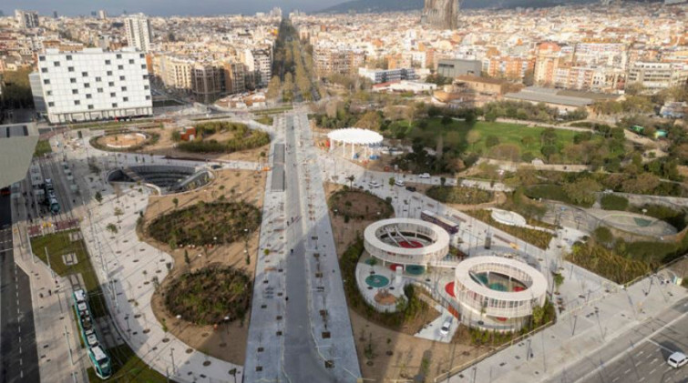 El Parc de les Glòries renace: la ciudad celebra con alegría su gran pulmón verde