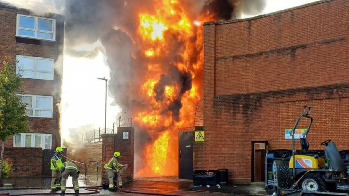 Skynews fire substation london 6900434