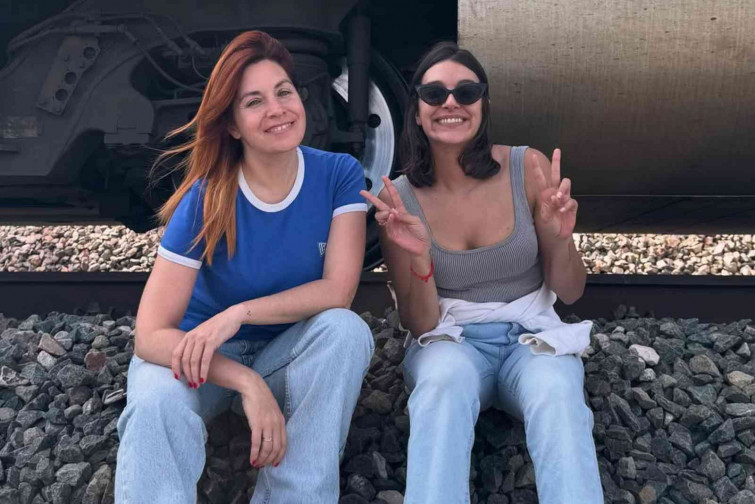 VÍDEO | El show de Ana Guerra y Leire Martínez tras quedar atrapadas en un tren por el apagón