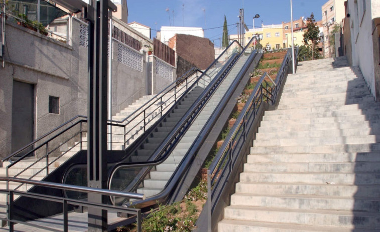 Santa Coloma de Gramenet trabaja en restablecer 16 escaleras mecánicas tras el apagón