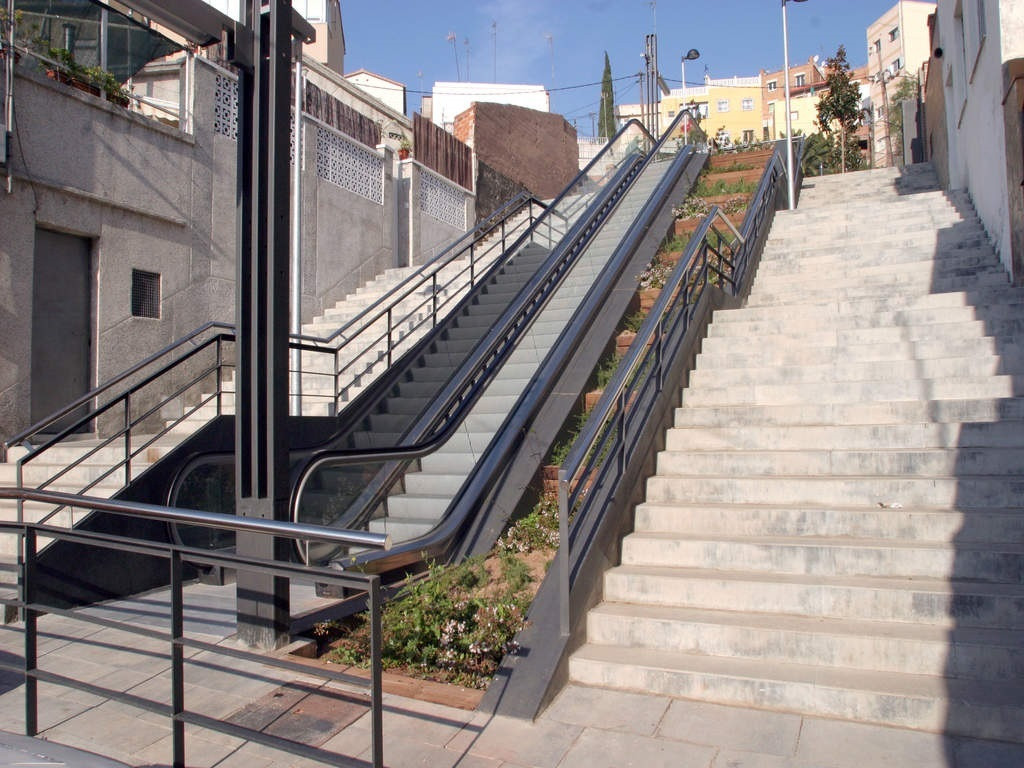 EuropaPress 6685796 escalera mecanica santa coloma gramenet barcelona