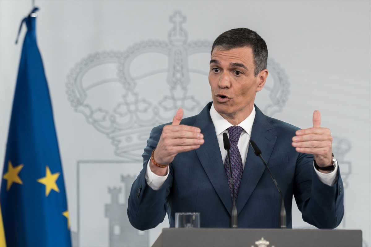 EuropaPress 6684806 presidente gobierno pedro sanchez comparece medios palacio moncloa 29 abril