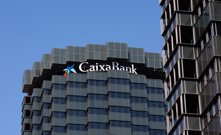 CaixaBank gana 1.470 millones en el primer trimestre y mejora un 46,2% su beneficio absoluto