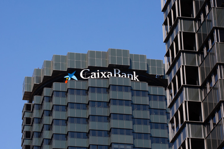 CaixaBank gana 1.470 millones en el primer trimestre y mejora un 46,2% su beneficio absoluto