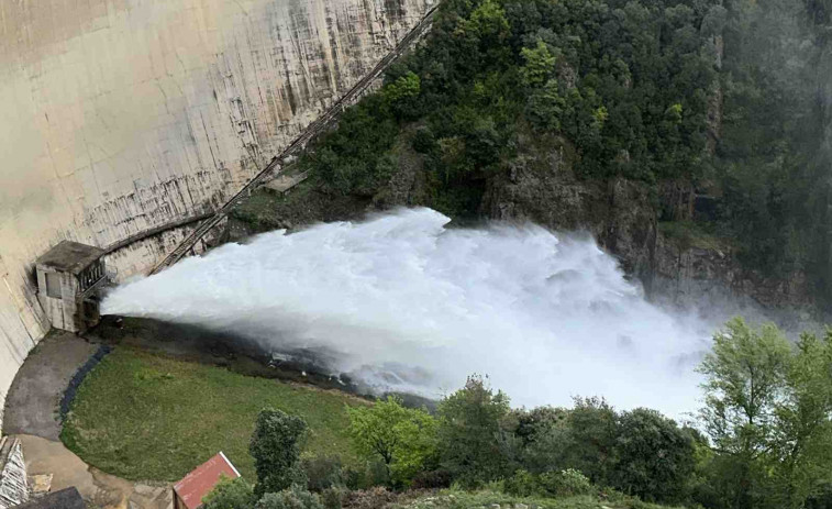 VÍDEO | Así libera agua el pantano de La Baells tras alcanzar casi el 99% de su capacidad