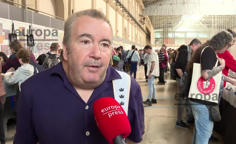 ¡Vinilos a tope! La Feria Internacional del Disco en Barcelona desata la locura entre los melómanos