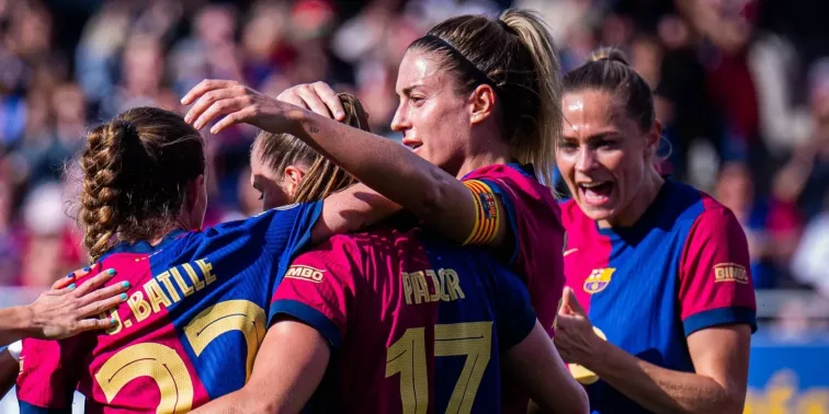 El Barça golea al Deportivo pero aplaza el título de Liga