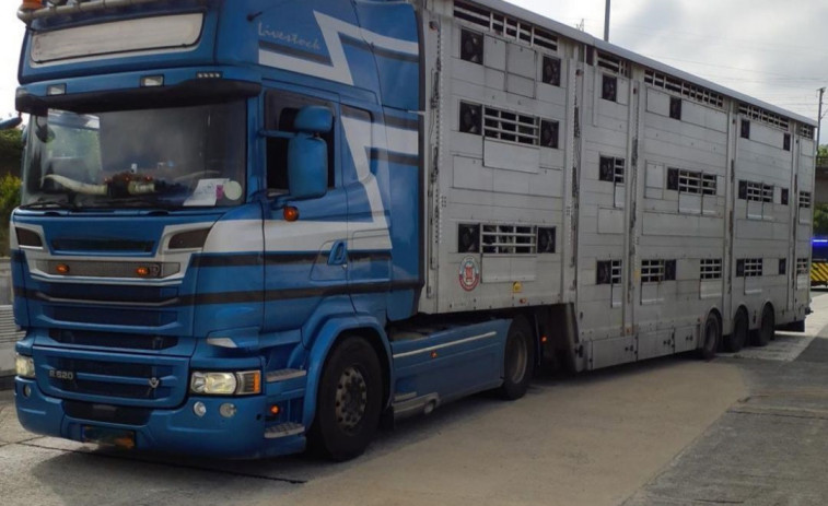 Detenido un camionero ebrio en la AP-7 en Girona que había recorrido más de 100 km sin descanso