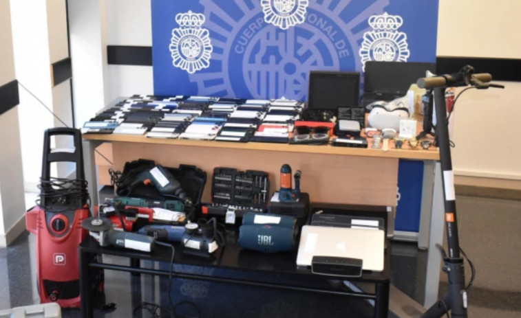 Golpe a una banda de ladrones: encuentran más de 100 móviles, tablets y patinetes en Badalona
