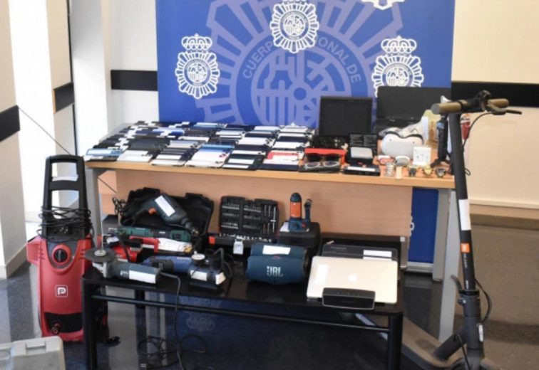 Golpe a una banda de ladrones: encuentran más de 100 móviles, tablets y patinetes en Badalona