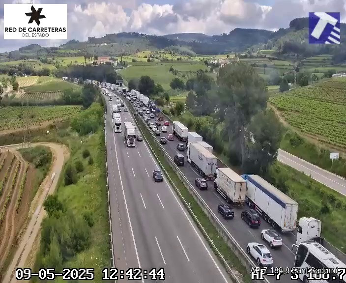 Dos carriles cortados y 9 kilómetros de colas en la AP-7 entre Subirats y Vilafranca