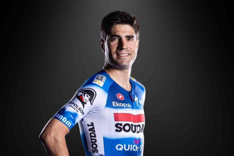 ¡Brutal caída de Mikel Landa en el Giro de Italia! El ciclista ha abandonado la etapa en camilla