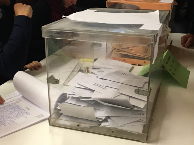 Una iniciativa popular pretende modernizar el voto de la diáspora catalana en el mundo