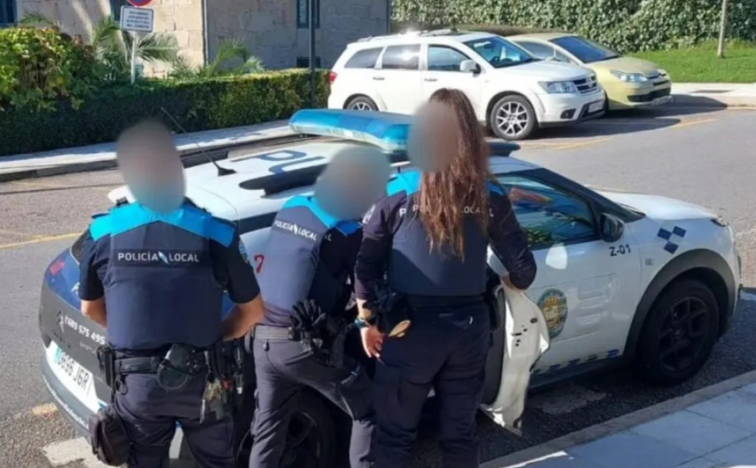 ¡Surrealista! Denunciado por conducir sin carnet, móvil en mano y con un bebé sobre el maletero