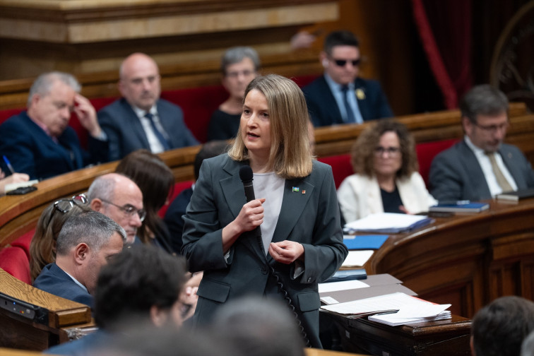 La nueva ley del Gobierno prevé regularizar a 200.000 inmigrantes en Catalunya