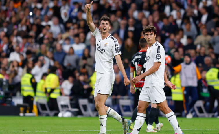 El Madrid gana en el último minuto y alarga la celebración de liga del Barcelona
