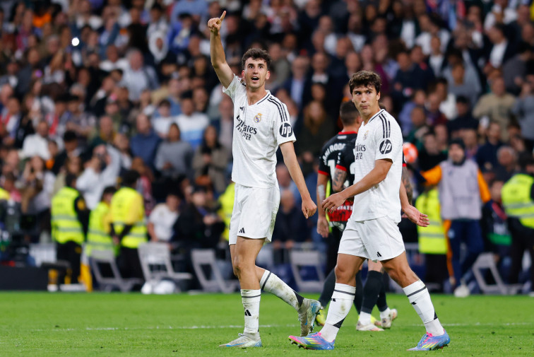 El Madrid gana en el último minuto y alarga la celebración de liga del Barcelona