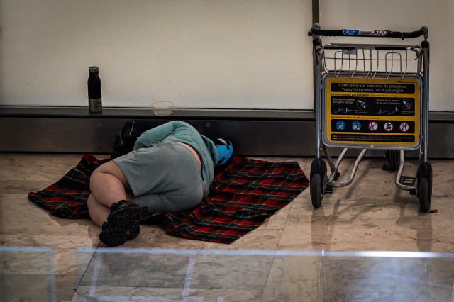Barajas cierra sus puertas al sinhogarismo: ¿Solución o Desplazamiento?