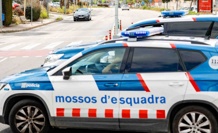 Una madre deja sola a su hija de 6 años en una piscina de un hotel de Calella y casi muere ahogada