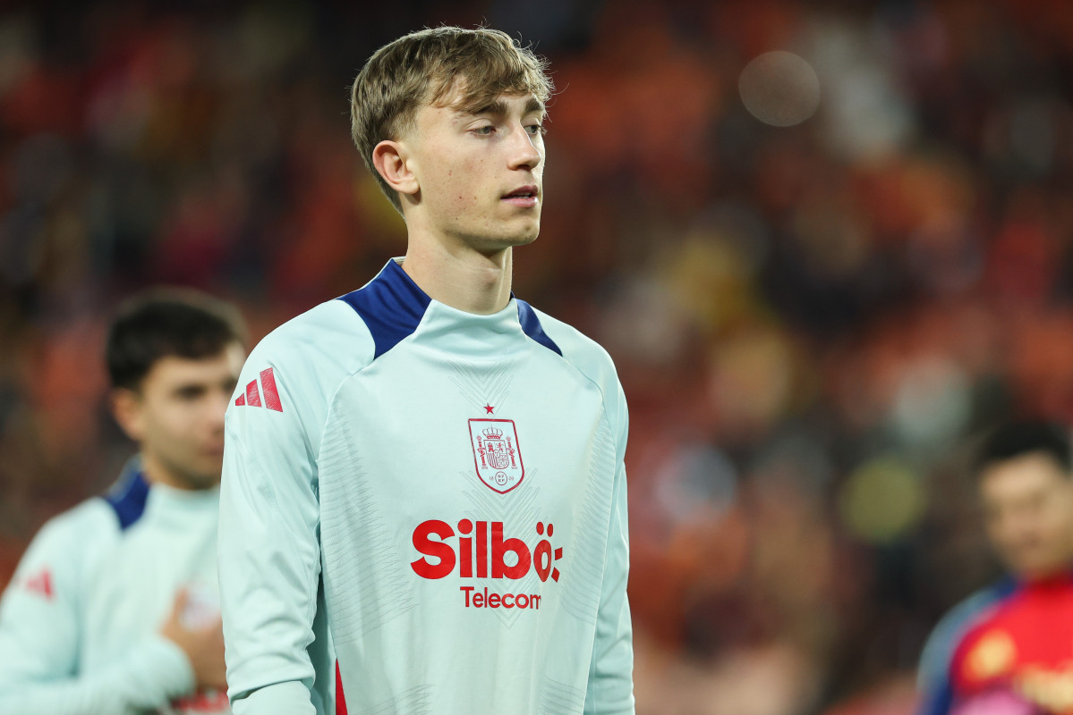 EuropaPress 6599613 dean huijsen of spain warms up during the uefa nations league quarterfinal