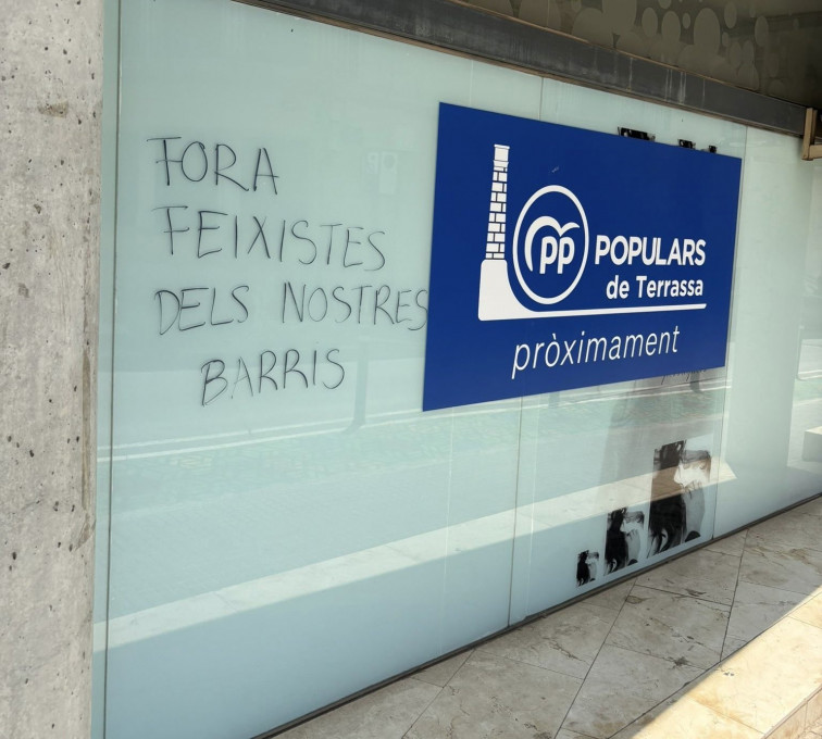 La nueva sede del PP en Terrassa atacada antes de abrir: 