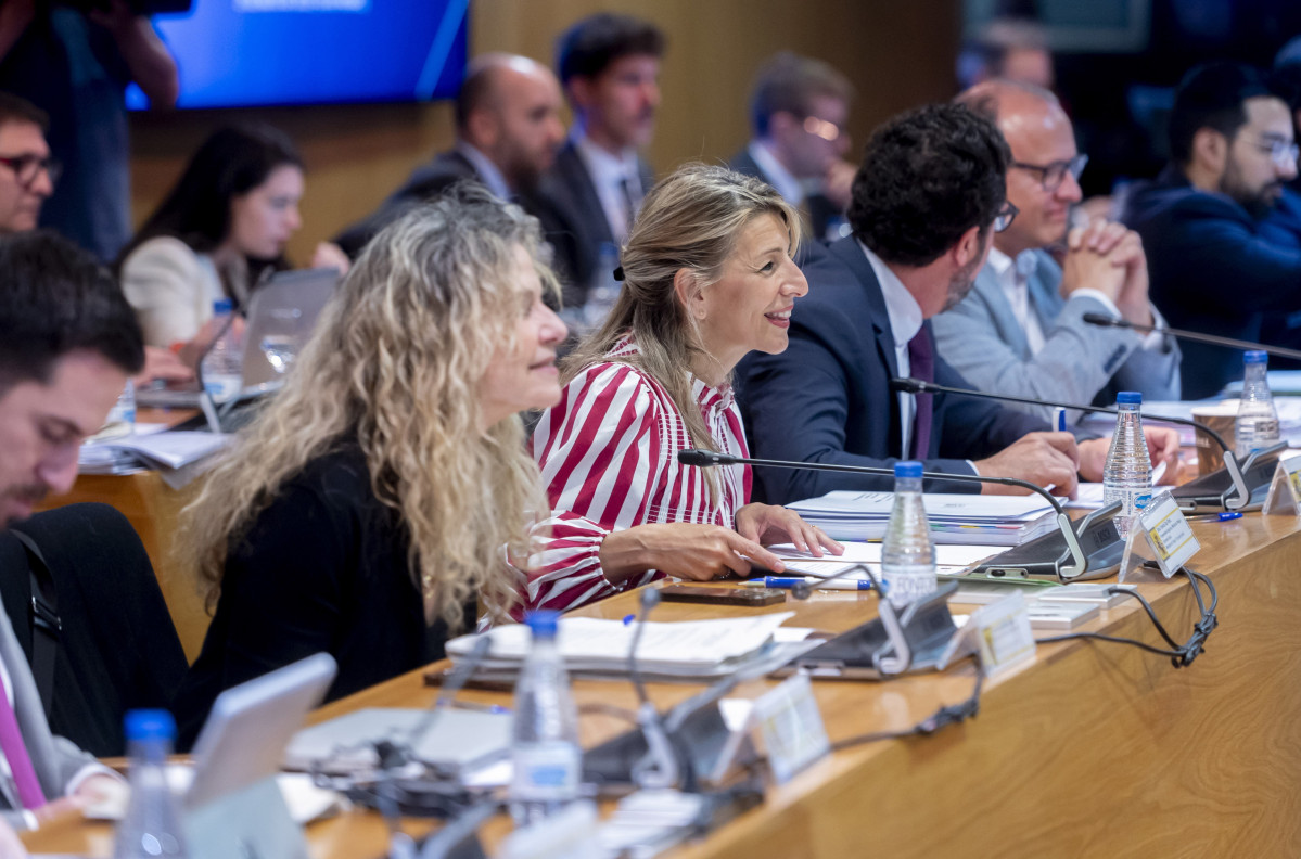 (I-2D) La secretaria de Estado de Economía Social, Amparo Merino, la vicepresidenta segunda del Gobierno y ministra de Trabajo y Economía Social, Yolanda Díaz, y el secretario de Estado de Trabajo,