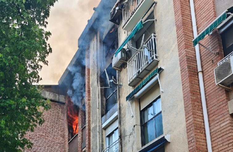 Susto en Sabadell: 5 personas hospitalizadas por un incendio