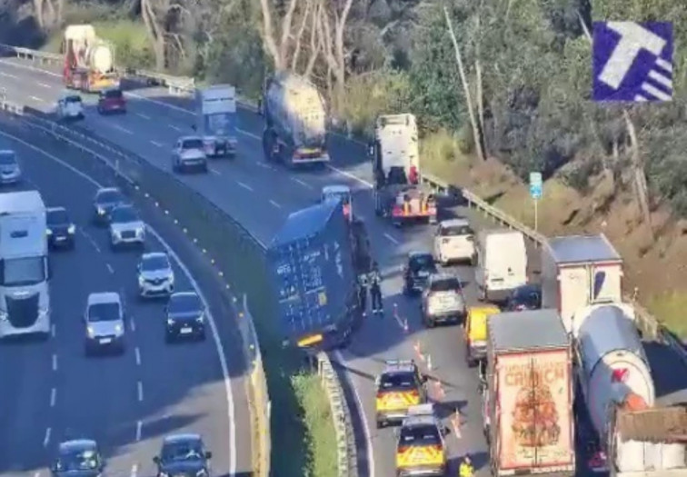 Accidente en la AP-7 a la altura de Subirats: un carril cortado