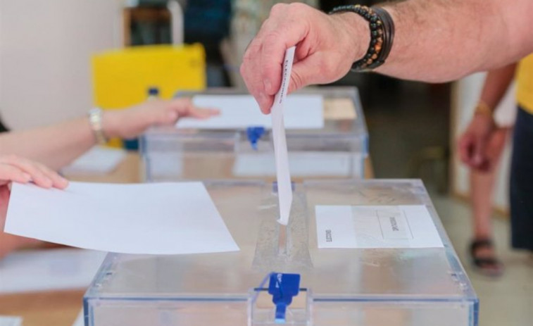 Sí del Parlament a rebajar la edad de voto a los 16 años