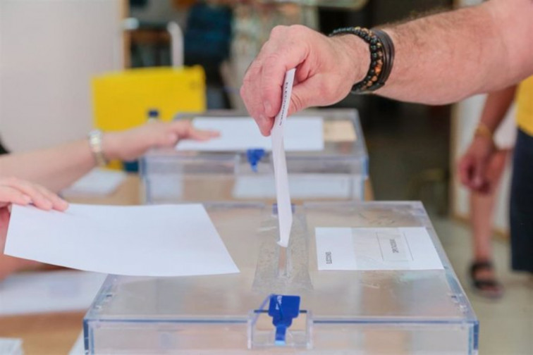 Sí del Parlament a rebajar la edad de voto a los 16 años