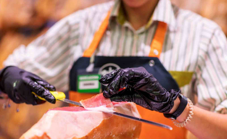 Sanción a un agente de la Guardia Urbana de Badalona por robar jamón en el Mercadona