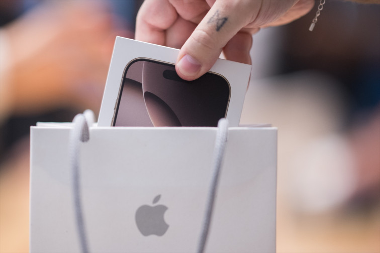 Nueva amenaza de Trump: aranceles del 25% a todos los iPhone que no se fabriquen en EEUU