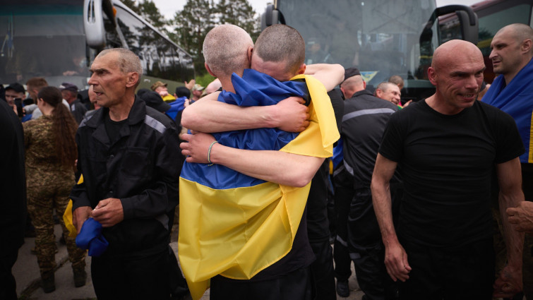 Último intercambio de prisioneros entre Rusia y Ucrania: 606 militares liberados tras el pacto en Estambul