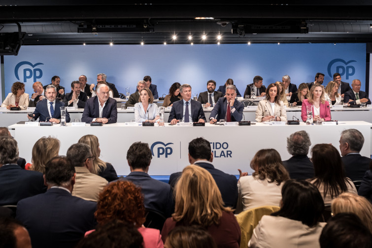 El PP evita decidir qué hará con Vox y deja a todo el mundo en suspenso antes de su gran congreso