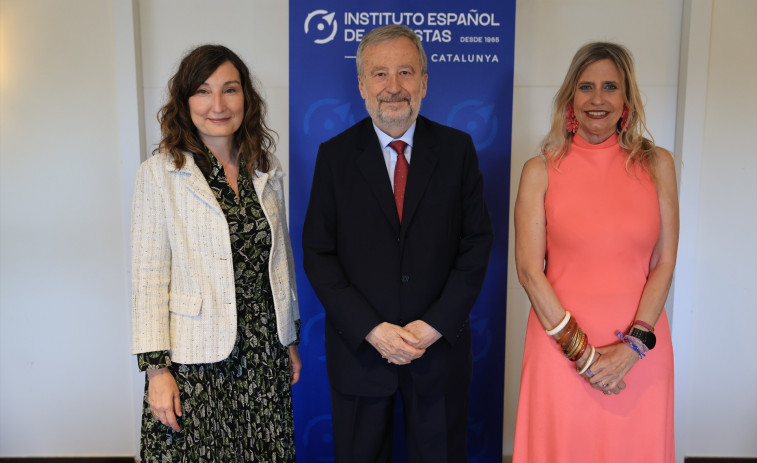 Muniesa (CaixaBank), insignia de oro de la delegación catalana del Instituto Español de Analistas