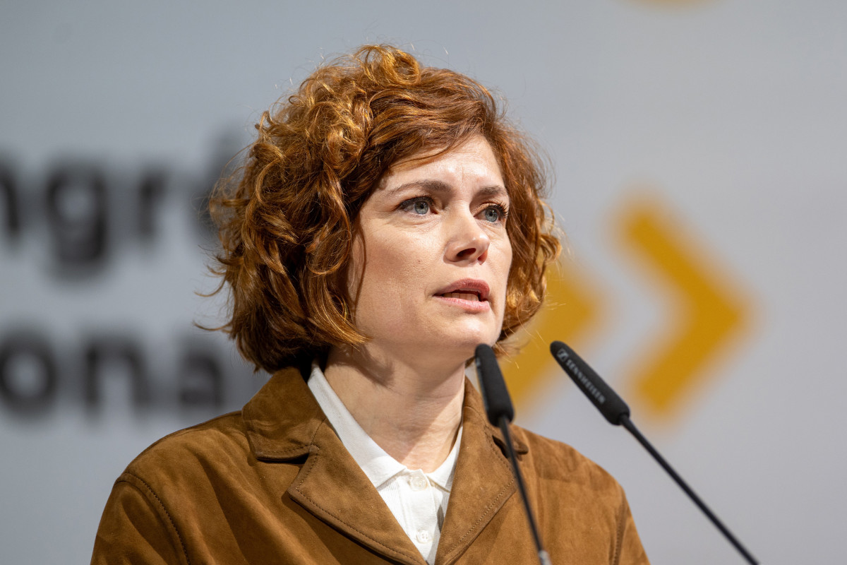 Archivo - La secretaria general de ERC, Elisenda Alamany, interviene durante la clausura del 30º Congreso de Esquerra Republicana (ERC), en Nave Ca n'Oliveres, a 16 de marzo de 2025, en Martorell, Ba