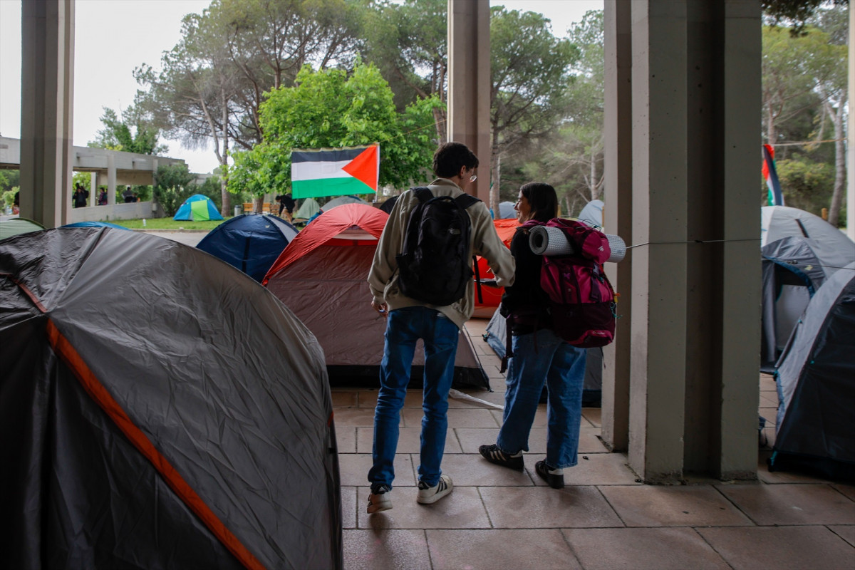 EuropaPress 6740421 grupo personas montan tiendas campana inicio segunda acampada palestina uab