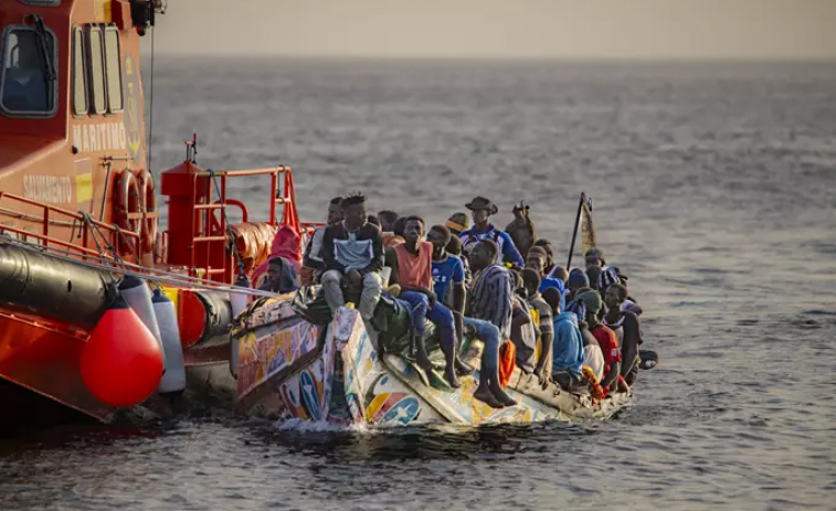 Tragedia en El Hierro: dos mujeres mueren tras el vuelco de un cayuco con más de un centenar de migrantes