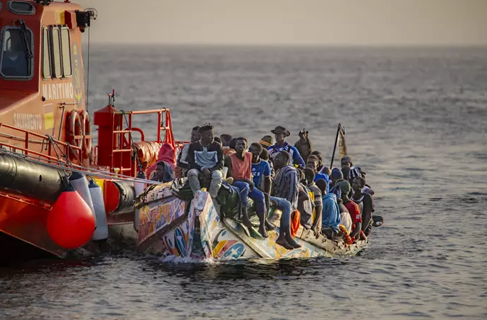Tragedia en El Hierro: dos mujeres mueren tras el vuelco de un cayuco con más de un centenar de migrantes